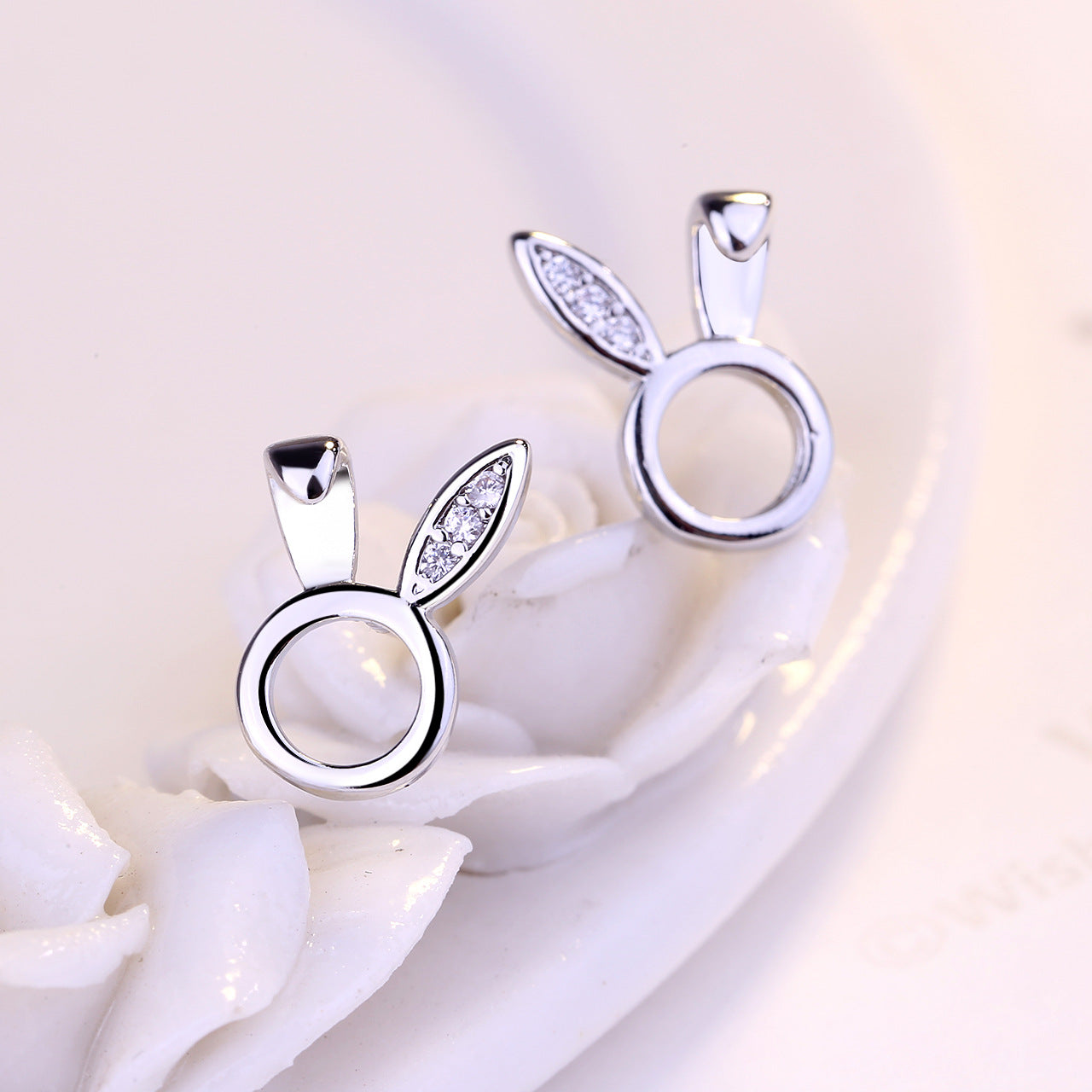 Rabbit Ears Stud Earrings Women Fashionable Luxurious Earrings Jewelry
