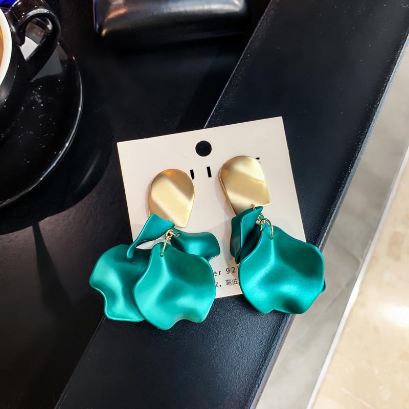 Metallic Green Leafs Beautiful Drop Earrings Modern Women Stylish Gift Jewelry