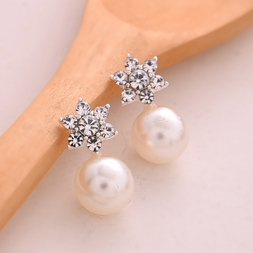 Ladies Creative Pearl Snowflake Alloy Stud Earrings