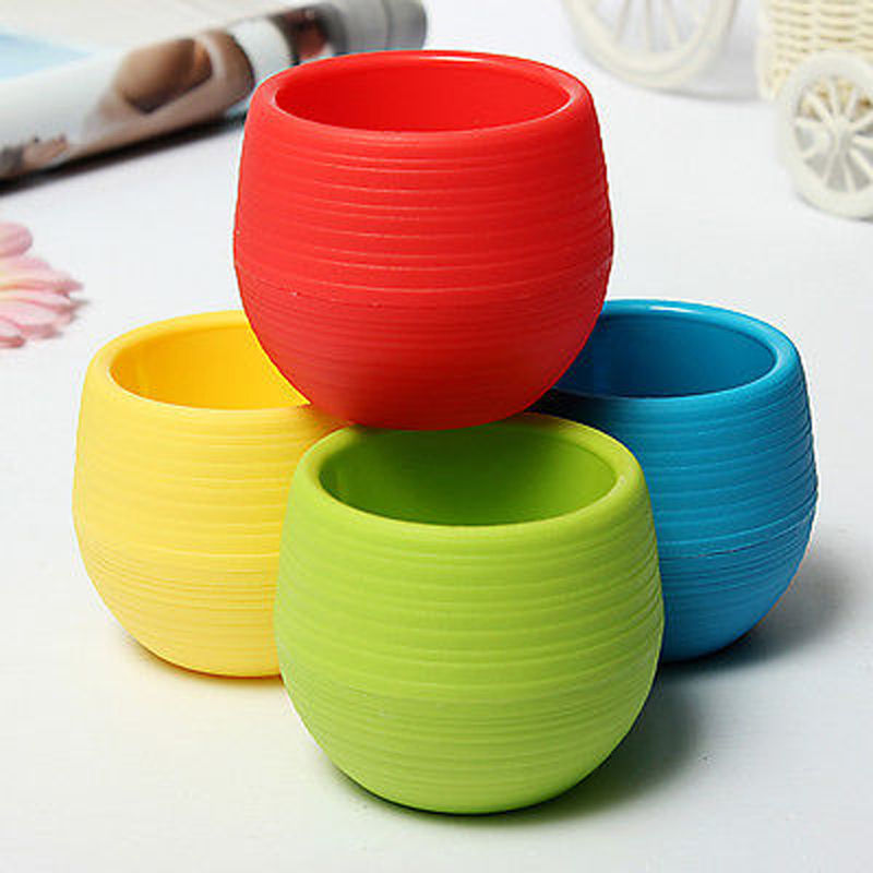 Round plastic plant pot