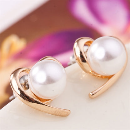 Classic fashion heart-shaped pearl earrings