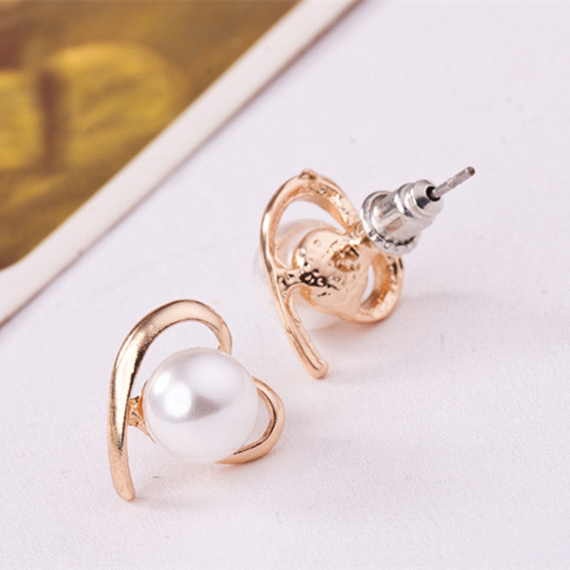 Classic fashion heart-shaped pearl earrings