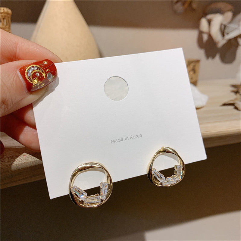 Round Jewelry Stud Earring Modern Fashion Women Earrings Piercing Studs