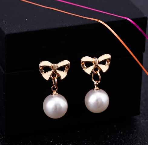 Hypoallergenic Heart-shaped Zircon Earrings Women's Bow Pearl Earrings