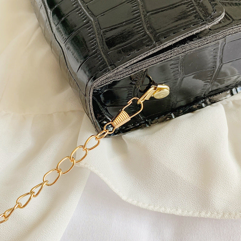One-shoulder lock small square bag