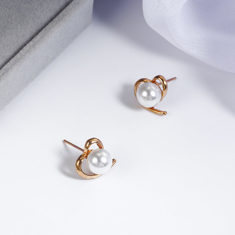 Classic fashion heart-shaped pearl earrings