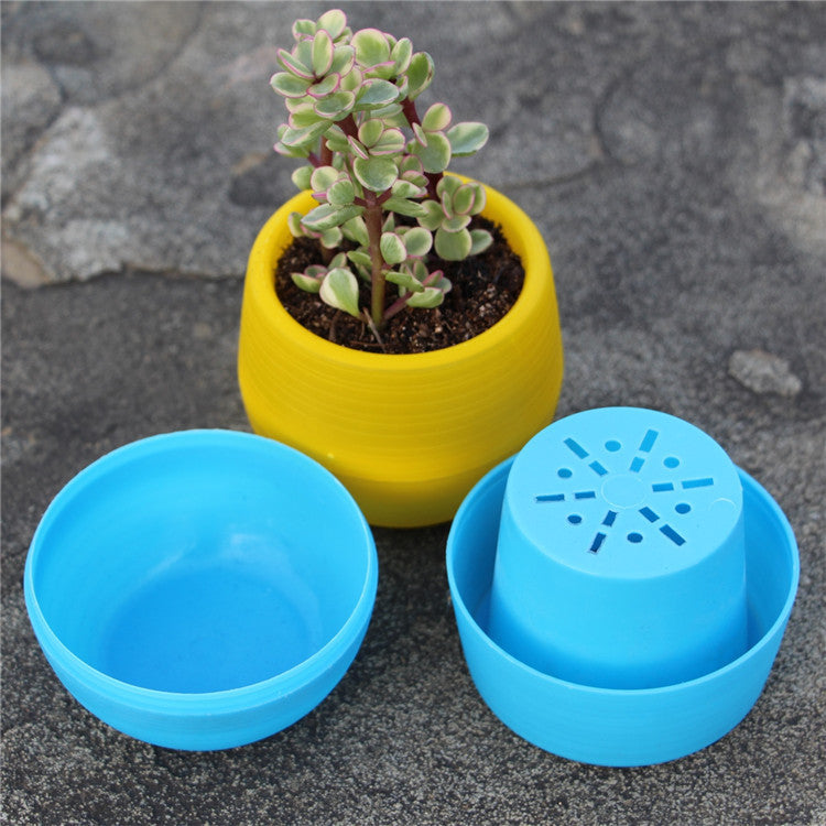 Round plastic plant pot