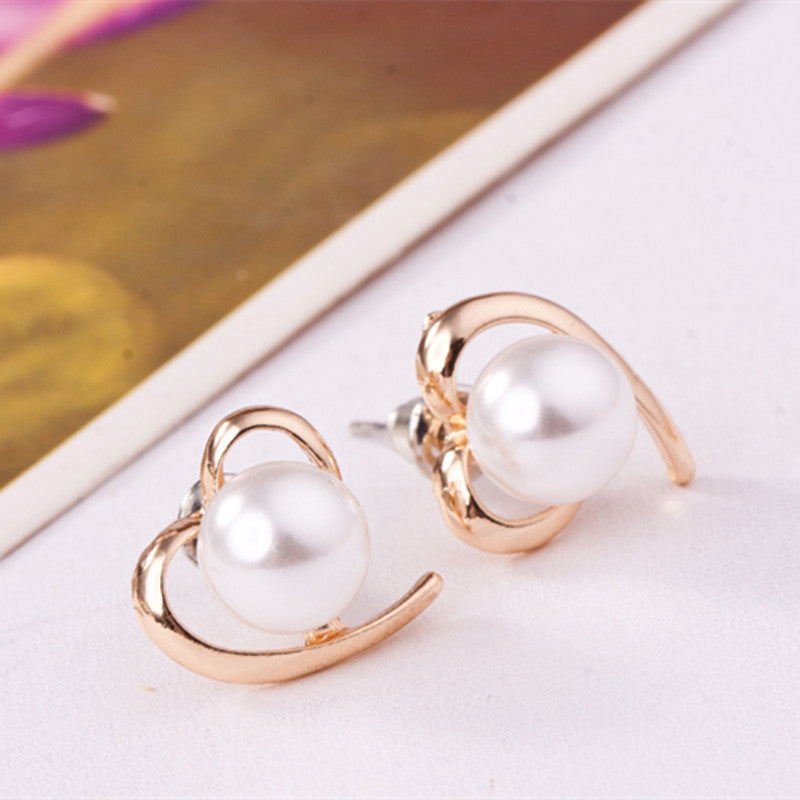 Classic fashion heart-shaped pearl earrings