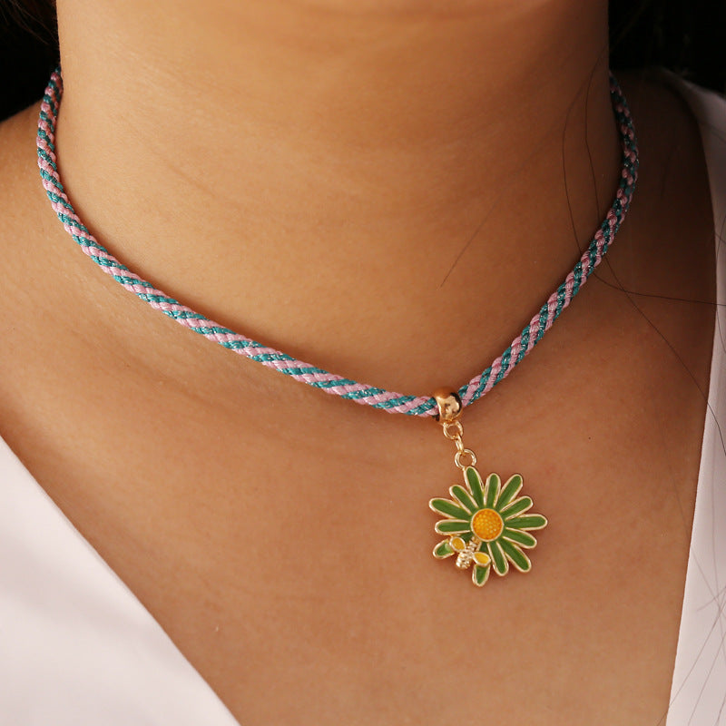 Multicolor Small Daisy Bee Personality All-match Clavicle Chain