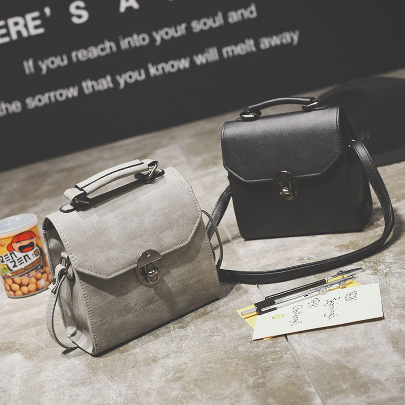 In the spring of 2021 new fashion retro diagonal ladies handbag shoulder bag lock small bag of small bags wholesale