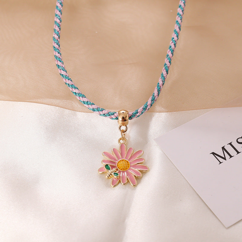 Multicolor Small Daisy Bee Personality All-match Clavicle Chain
