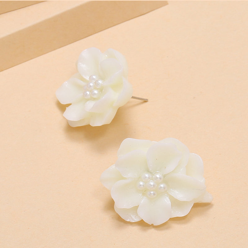 Simple Temperament Small Fresh White Pearl Earrings