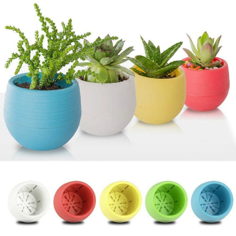 Round plastic plant pot