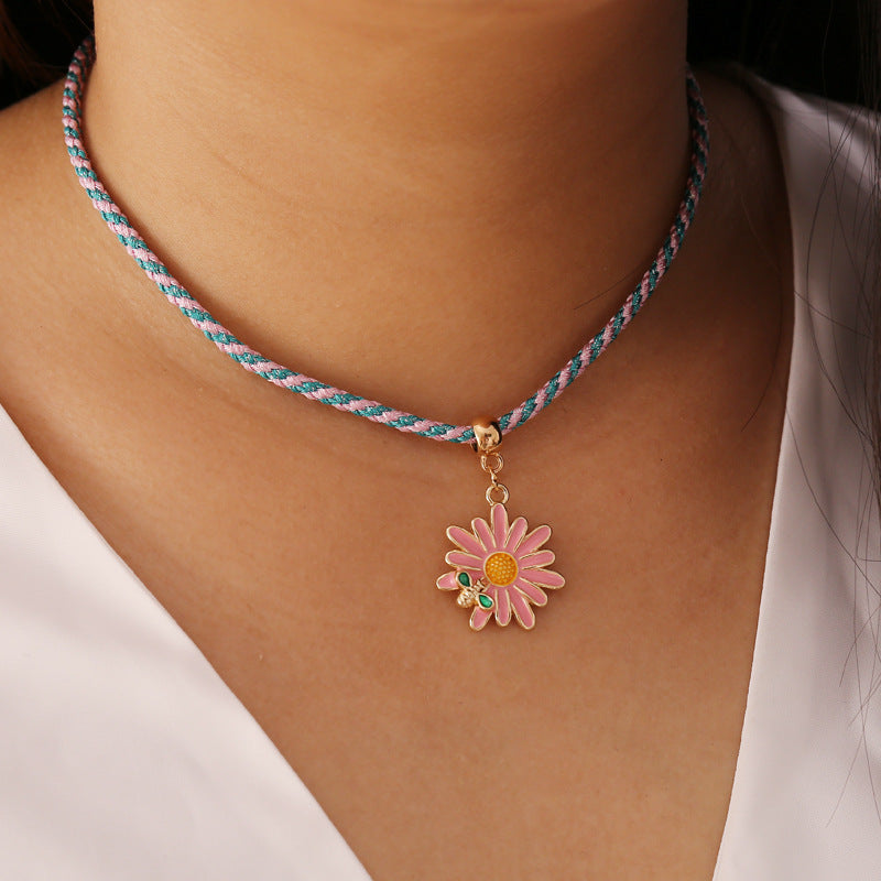 Multicolor Small Daisy Bee Personality All-match Clavicle Chain