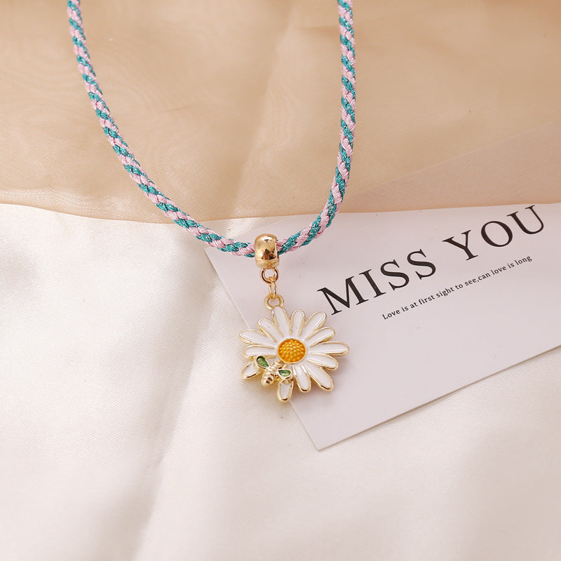 Multicolor Small Daisy Bee Personality All-match Clavicle Chain