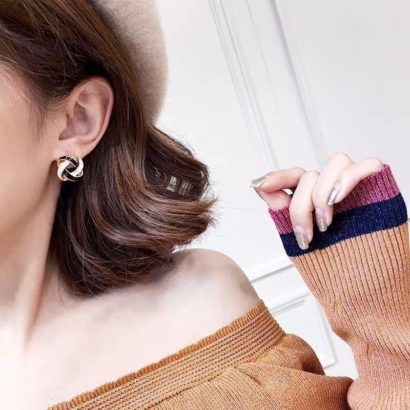 Black and White Twist Stud Earrings for Women Girls Fashion Earrings Piercing