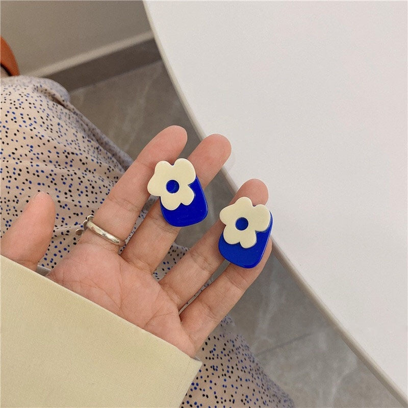 White and Blue Flower Dangle Earrings Women Travel Fashion Cartoon Earrings