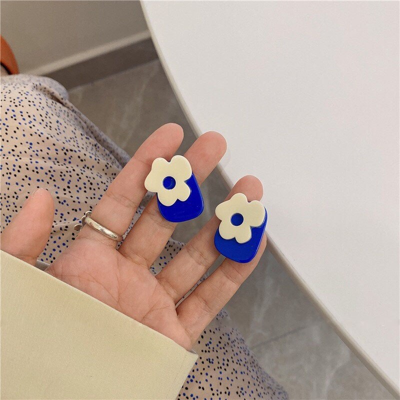 White and Blue Flower Dangle Earrings Women Travel Fashion Cartoon Earrings