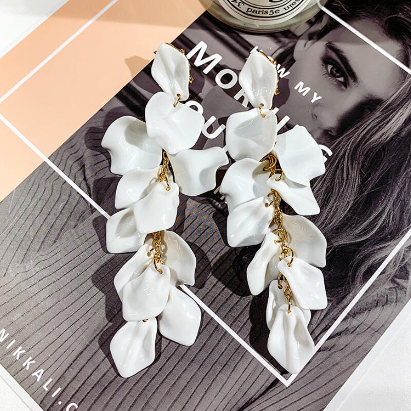 White Petals Tassel Dangle Earrings Women Travel Fashion Cartoon Earrings