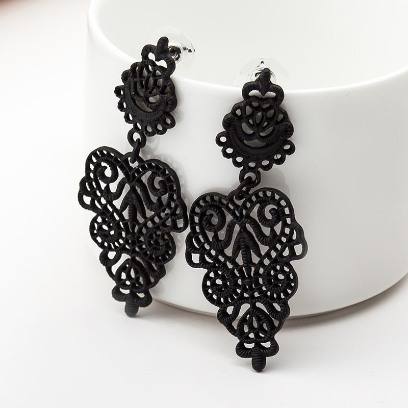 Vintage Hollow Leaves Dangle Earrings Women Fashion Modern Accessories Cute