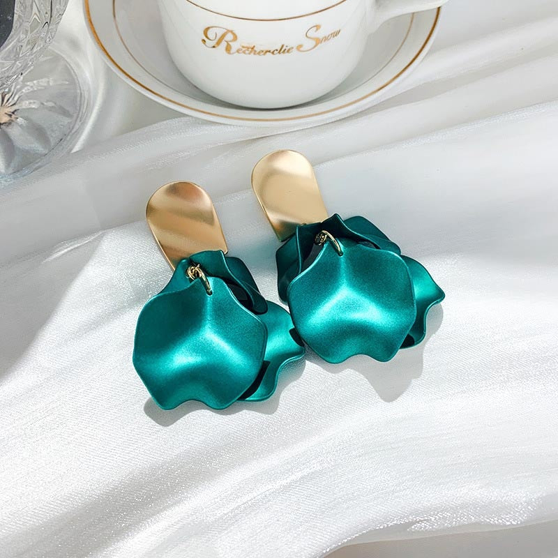 Metallic Green Leafs Beautiful Drop Earrings Modern Women Stylish Gift Jewelry