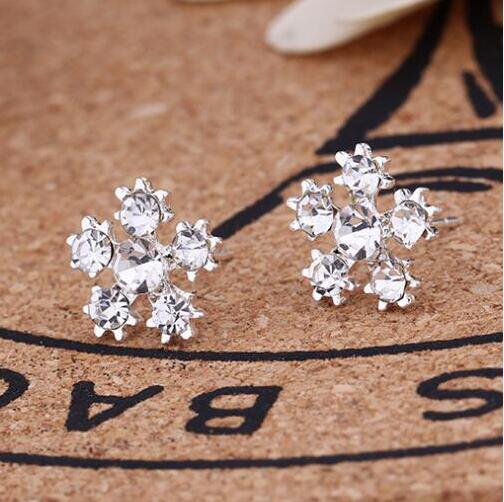 Rhinestone Snowflake Stud Earrings Women Art Fashion Cartoon Earrings Creative