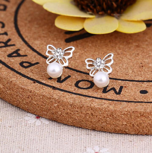 Pearl and Butterfly Stud Earrings Women Art Fashion Cartoon Earrings Creative