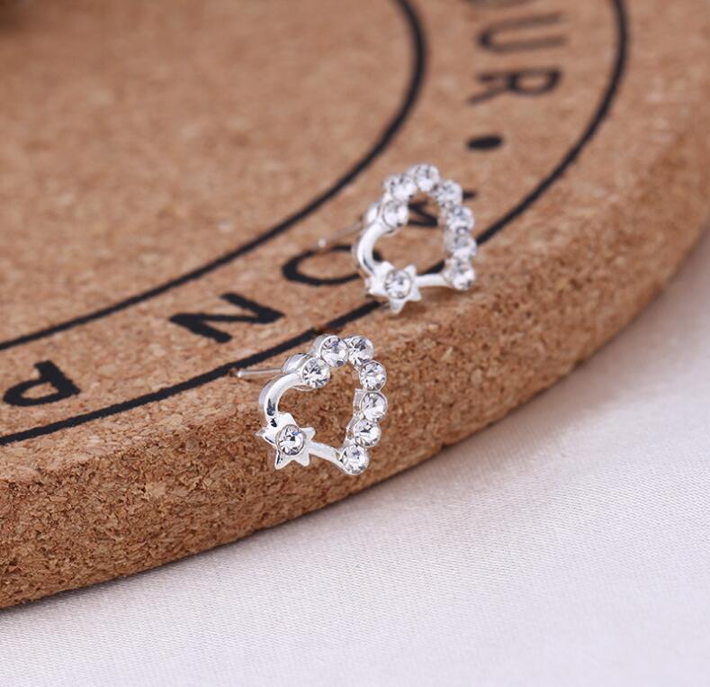 Heart Shape Stud Earrings Women Art Fashion Cartoon Earrings Creative Jewelry