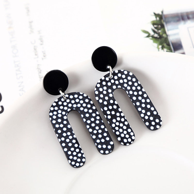 Black White Dot U Shaped Drop Earrings Women Travel Fashion Cartoon Earrings