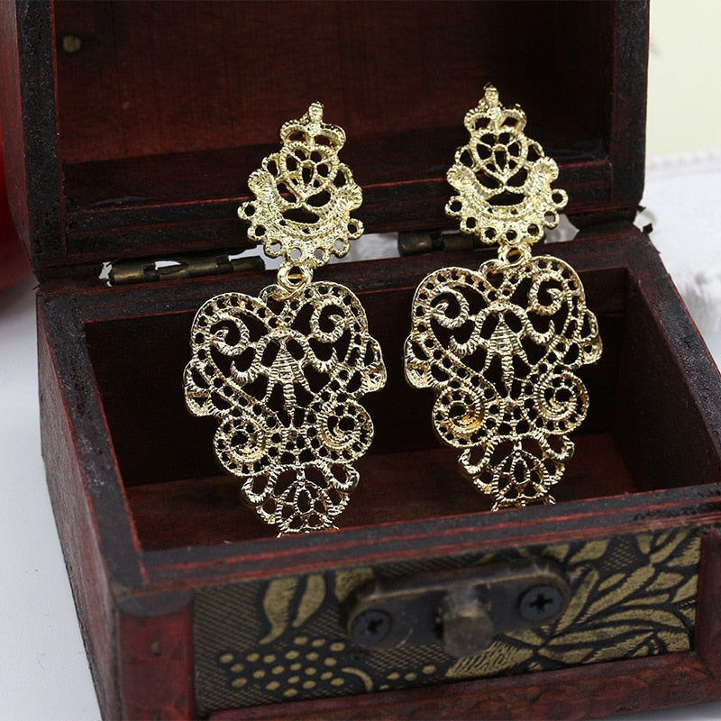 Vintage Hollow Leaves Dangle Earrings Women Fashion Modern Accessories Cute