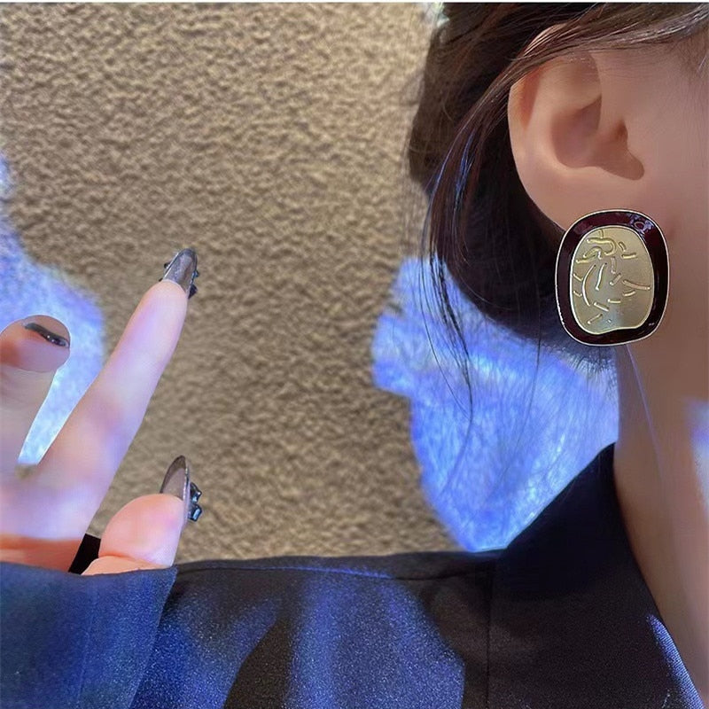 Gold Paint Design Luxury Retro Earrings Women Fashion Exquisite Ear Jewelry