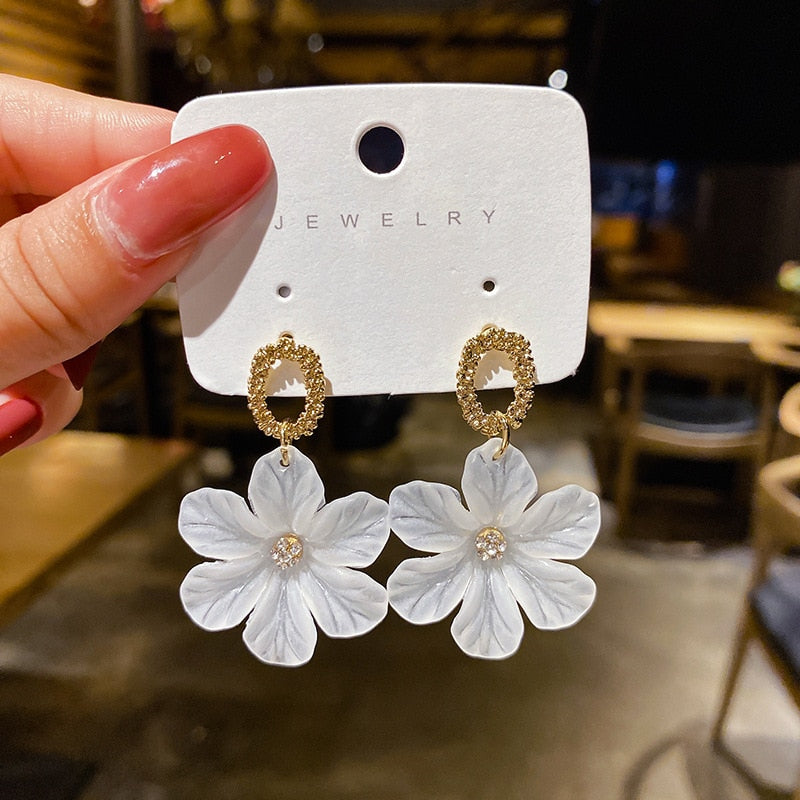 White Textured Flower Lady Cute Dangle Earrings for Women Jewelry Girls Earrings