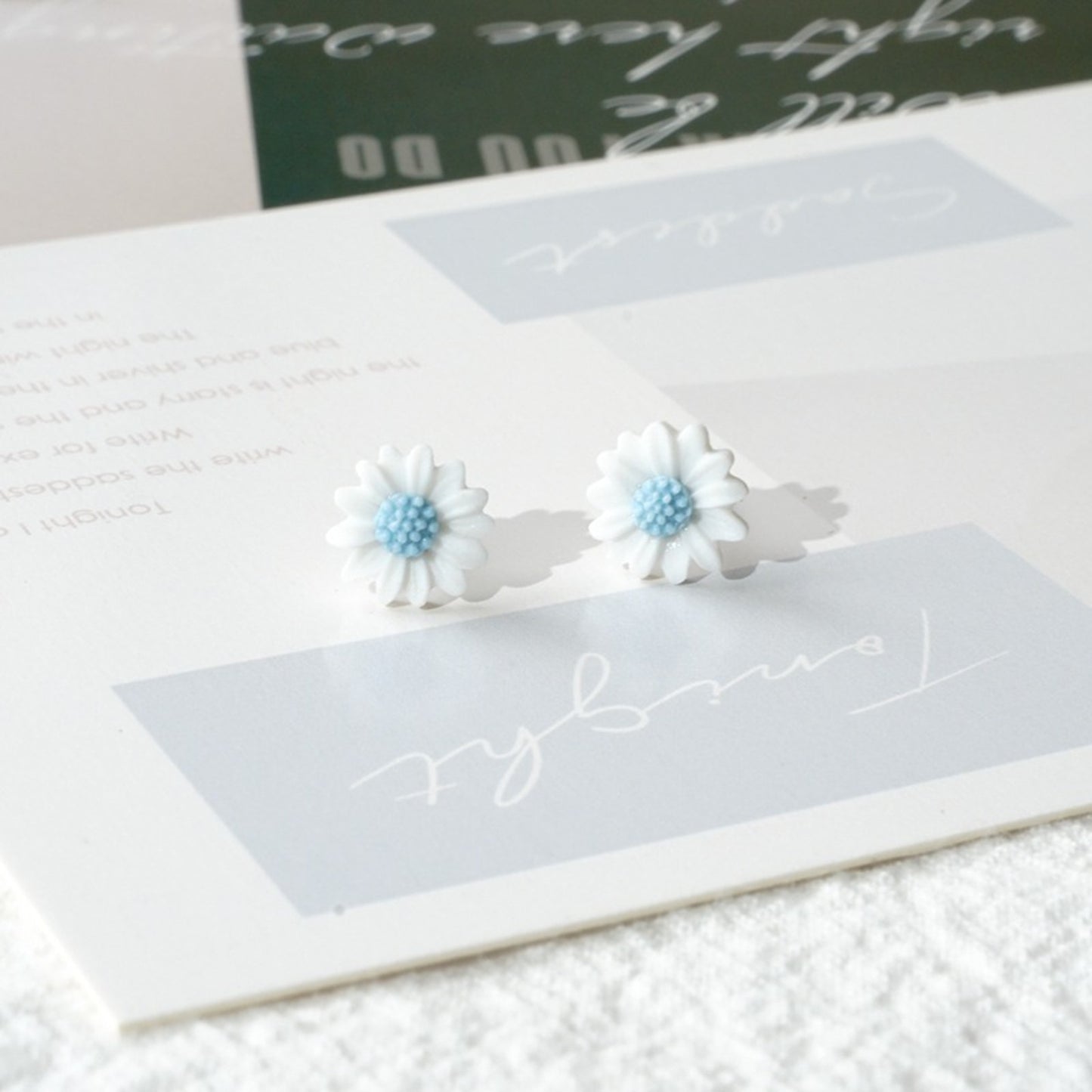 1 Pair White Blue Flower Fashion Women Stud Earrings Creative Art Earring