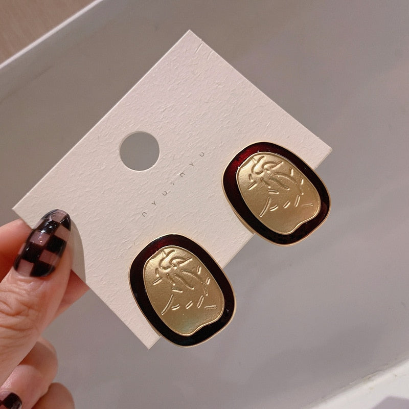 Gold Paint Design Luxury Retro Earrings Women Fashion Exquisite Ear Jewelry