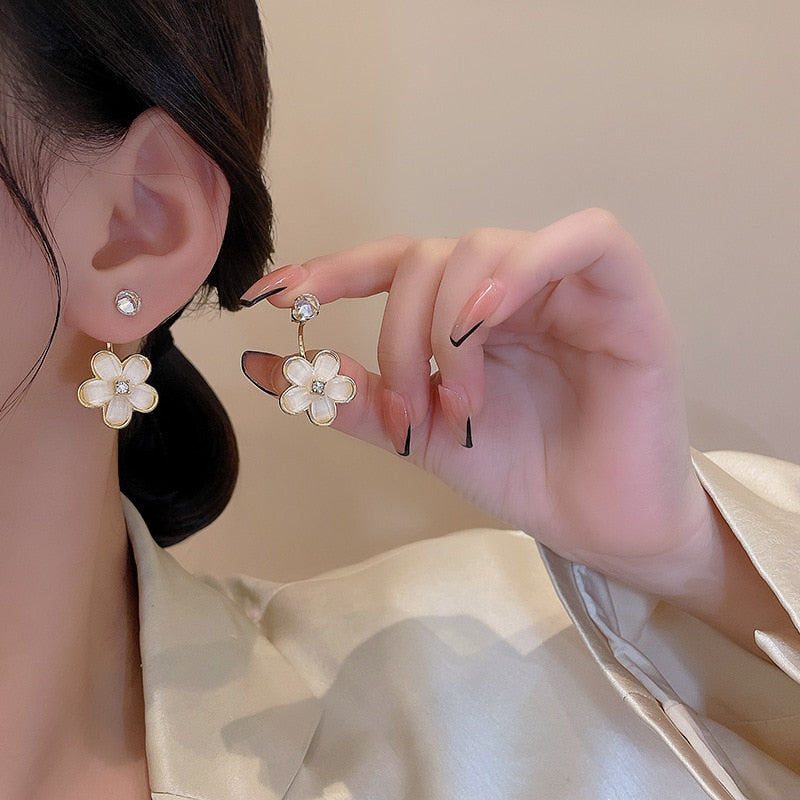 Pearl Flower Stud Earrings Fashion Elegant Modern Earrings Women Accessories