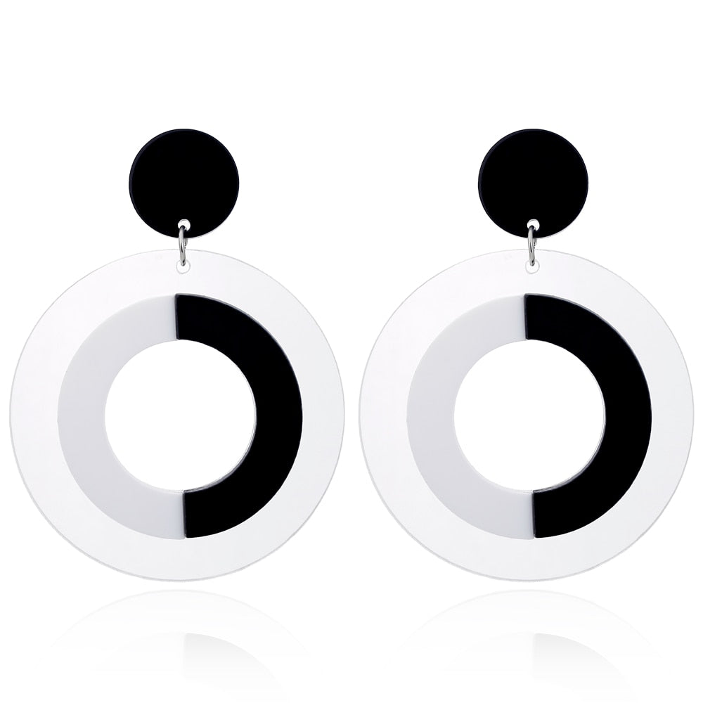 Black and White Round Acrylic Drop Earrings Women Travel Fashion Cartoon