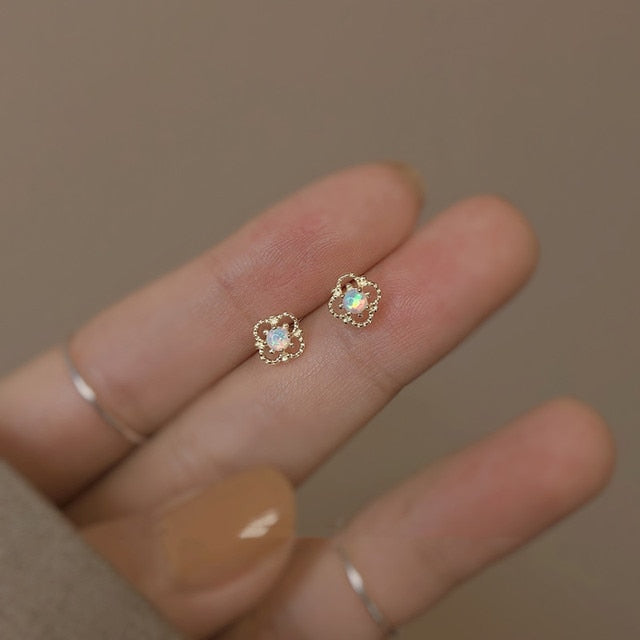 Shiny Rhinestone Stud Earrings Woman Elegant Earring Fashion Modern Jewelry Gift