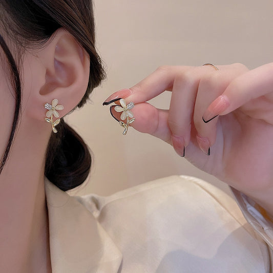 1 Pair Flower Stud Earrings Fashion Elegant Modern Earrings Women Accessories