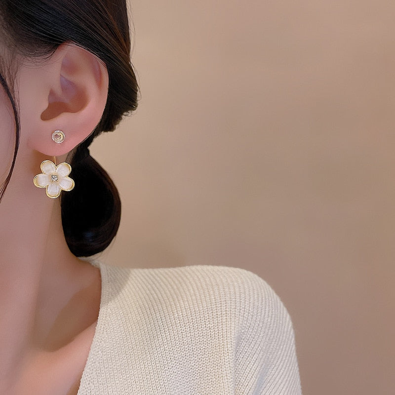 Pearl Flower Stud Earrings Fashion Elegant Modern Earrings Women Accessories