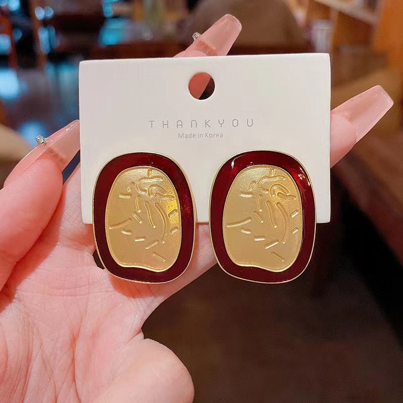 Gold Paint Design Luxury Retro Earrings Women Fashion Exquisite Ear Jewelry