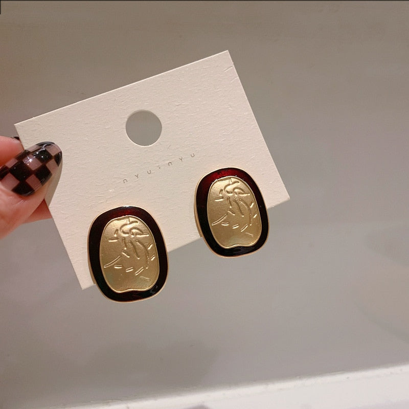 Gold Paint Design Luxury Retro Earrings Women Fashion Exquisite Ear Jewelry