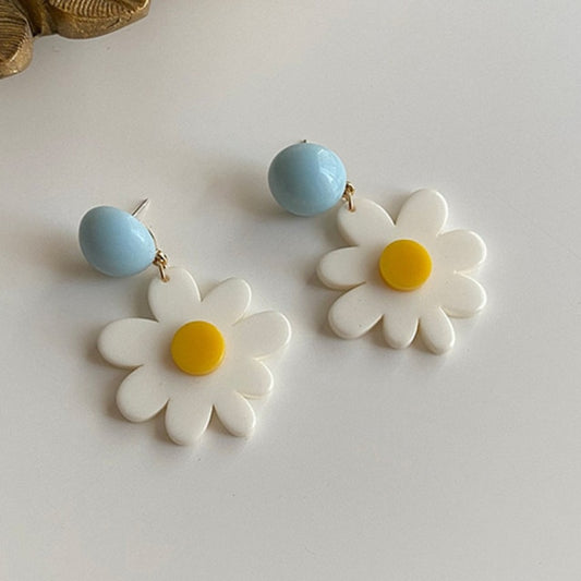 Cartoon White Flower Dangle Earrings Women Travel Fashion Cartoon Earrings