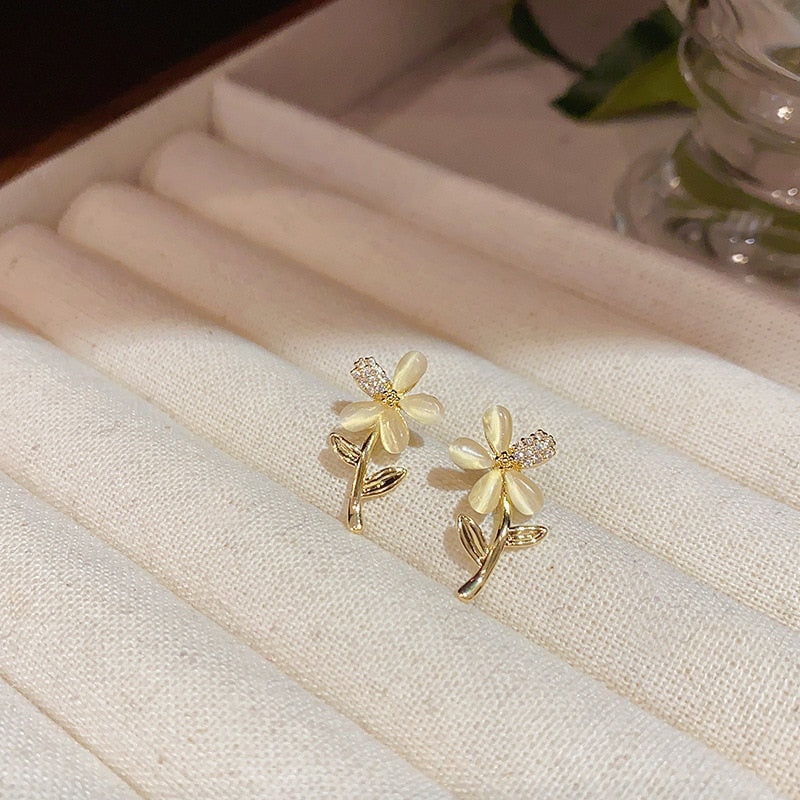 1 Pair Flower Stud Earrings Fashion Elegant Modern Earrings Women Accessories