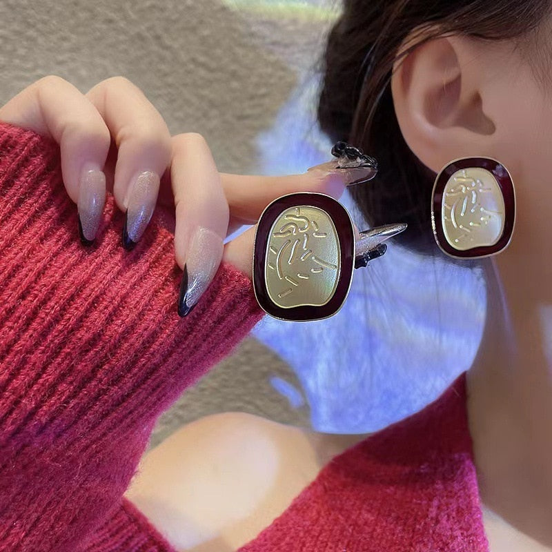 Gold Paint Design Luxury Retro Earrings Women Fashion Exquisite Ear Jewelry
