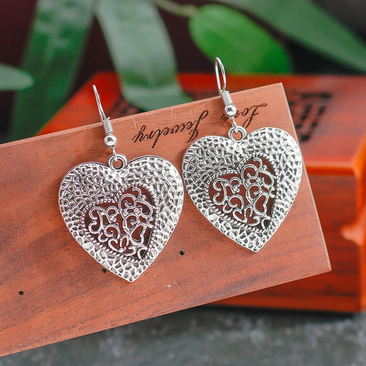 Retro Hollow Heart Dangle Earrings Women Gifts Earring Cute Girls Eardrop