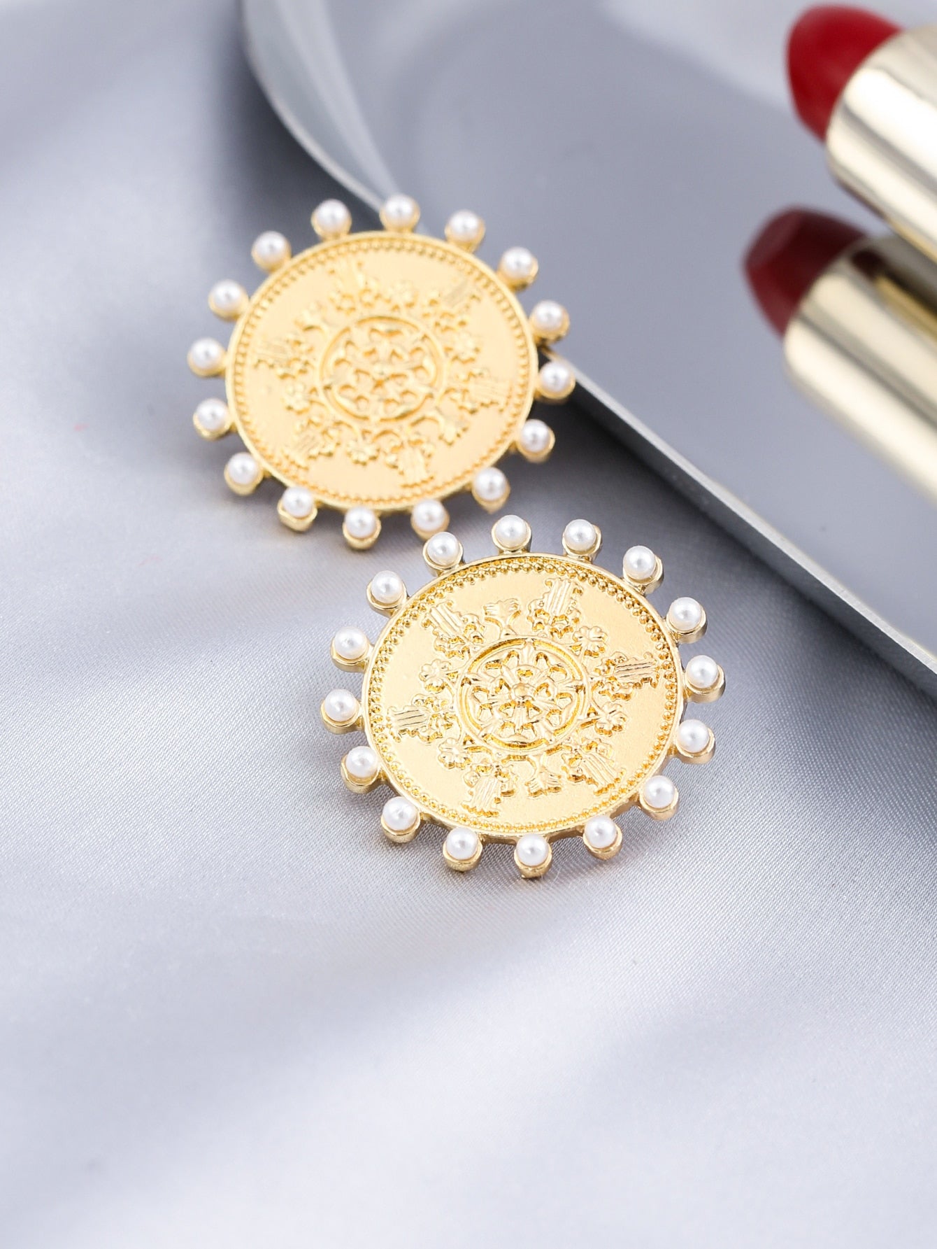 Medal Style Design Lady Cute Stud Earrings for Women Jewelry Girls Earrings