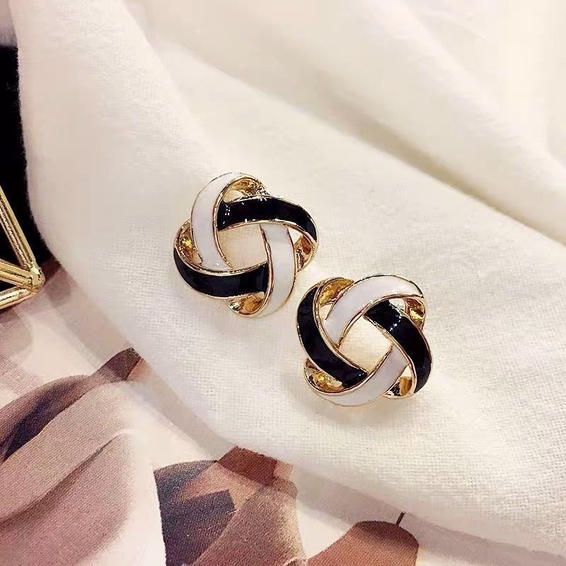 Black and White Twist Stud Earrings for Women Girls Fashion Earrings Piercing