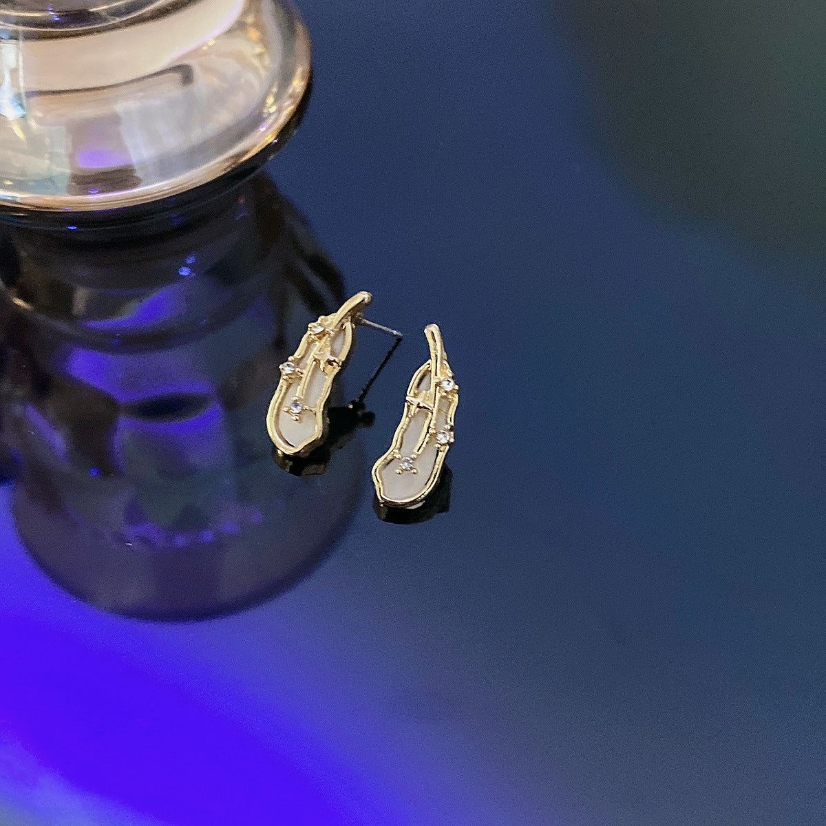 Feather Design Stud Earrings Women Fashionable Luxurious Earrings Jewelry