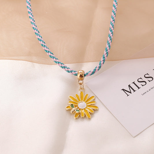 Multicolor Small Daisy Bee Personality All-match Clavicle Chain
