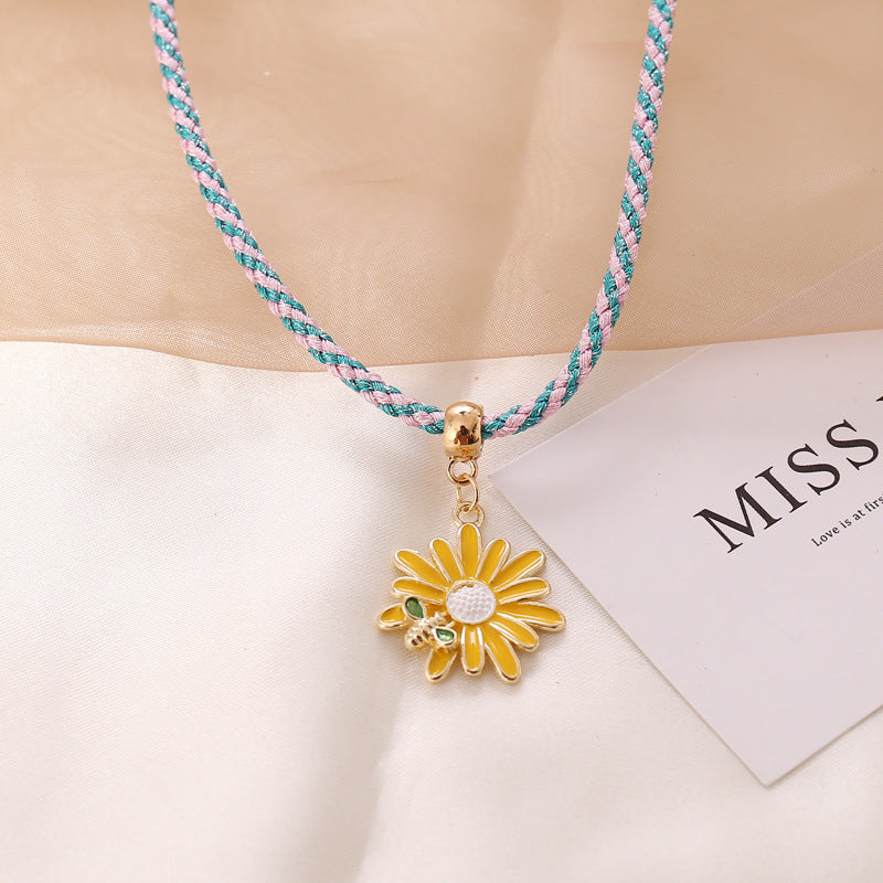 Multicolor Small Daisy Bee Personality All-match Clavicle Chain